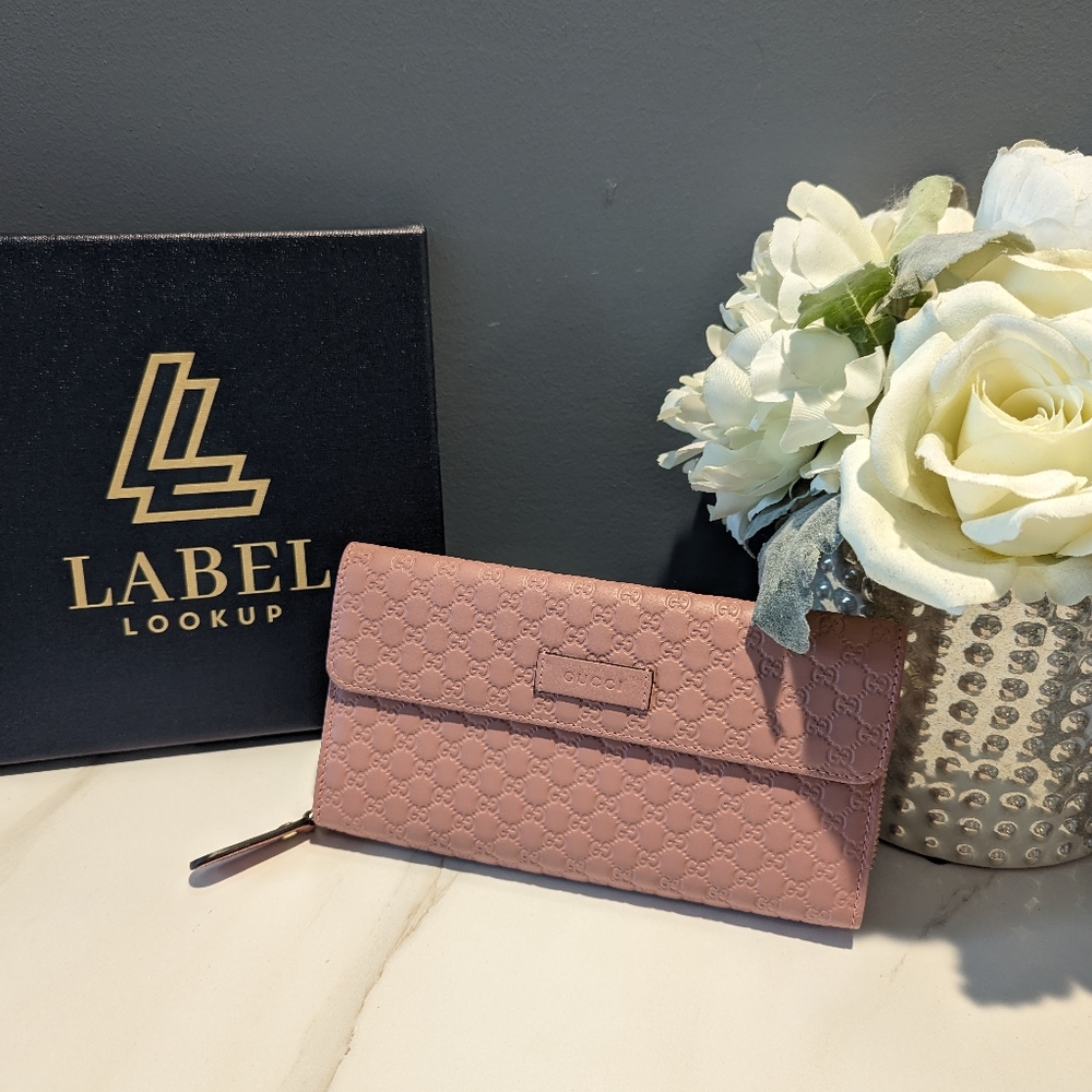 Mauve Gucci excellent condition wallet